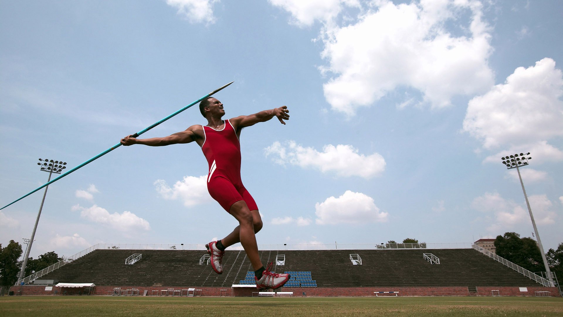 广场舞成为全民健身的标志性活动，广场舞属于全民健身吗