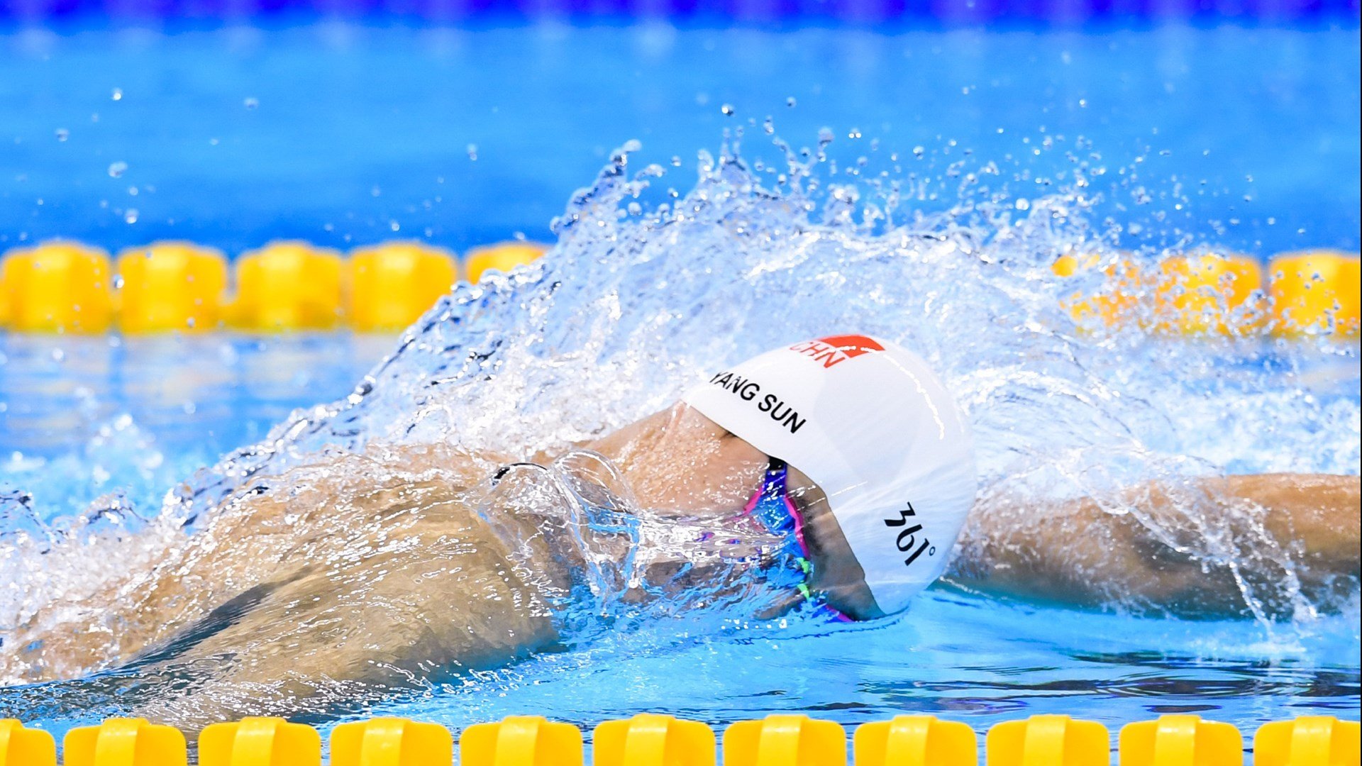 胜利背后：车手、团队的坚持与合作，lol胜利车队